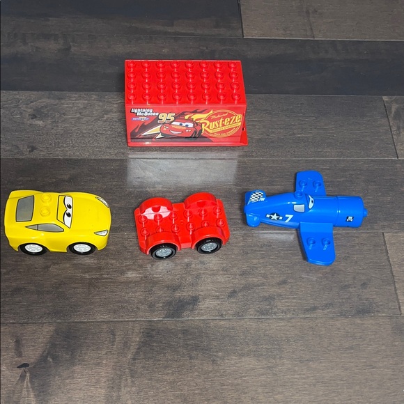 Lego Duplo Disney Cars Lightning McQueen Playset - Picture 4 of 4